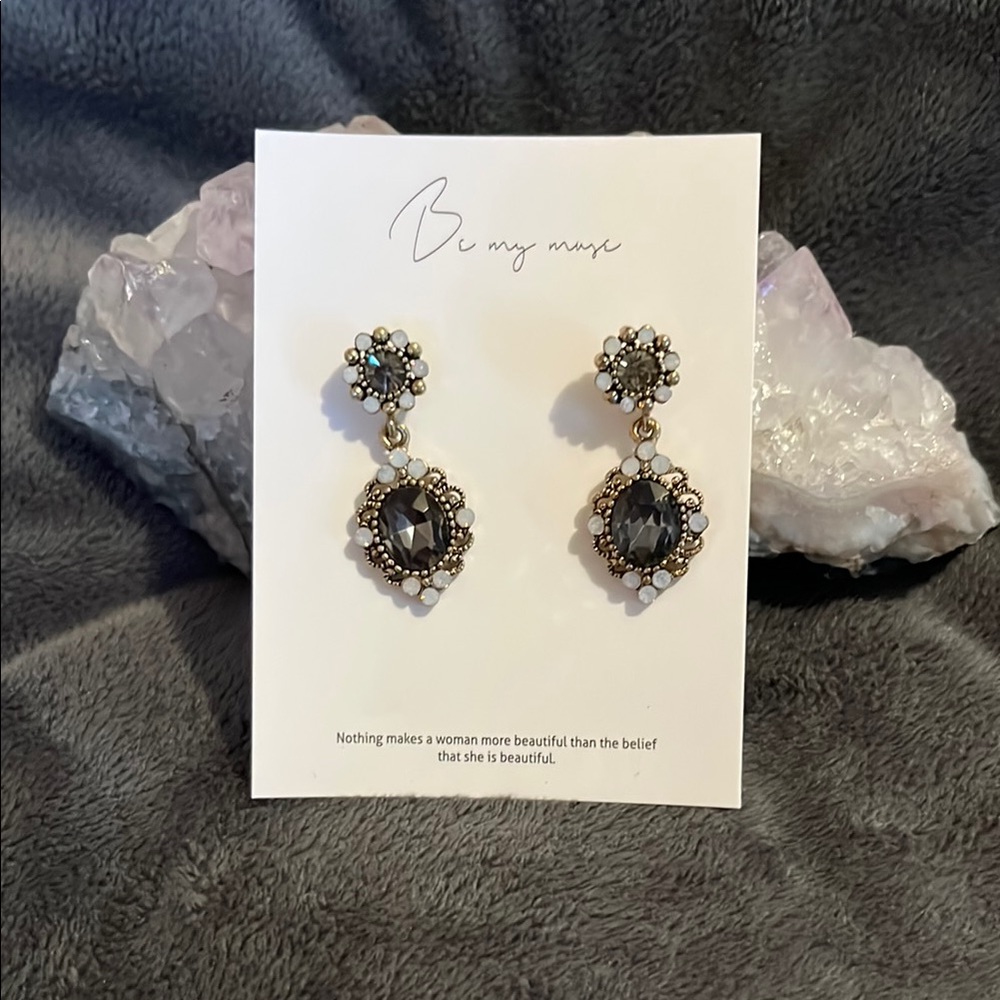 NWT! Elegant Black and Gold Dangle Earrings